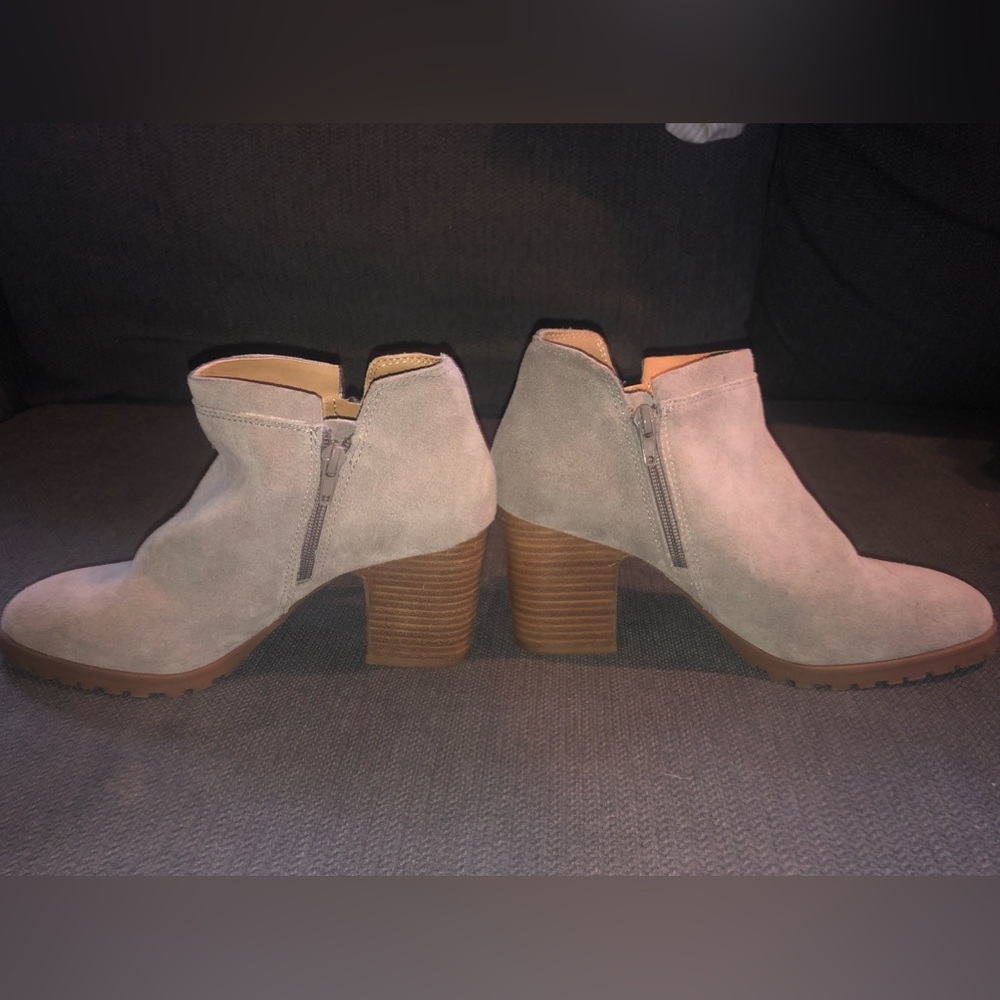 Lucky Brand light gray suede booties, super cute! Never been worn ladies!!